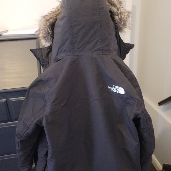 Almost new north face kid's coat jacket xs size 6 retails for $269.99 - Picture 2 of 3